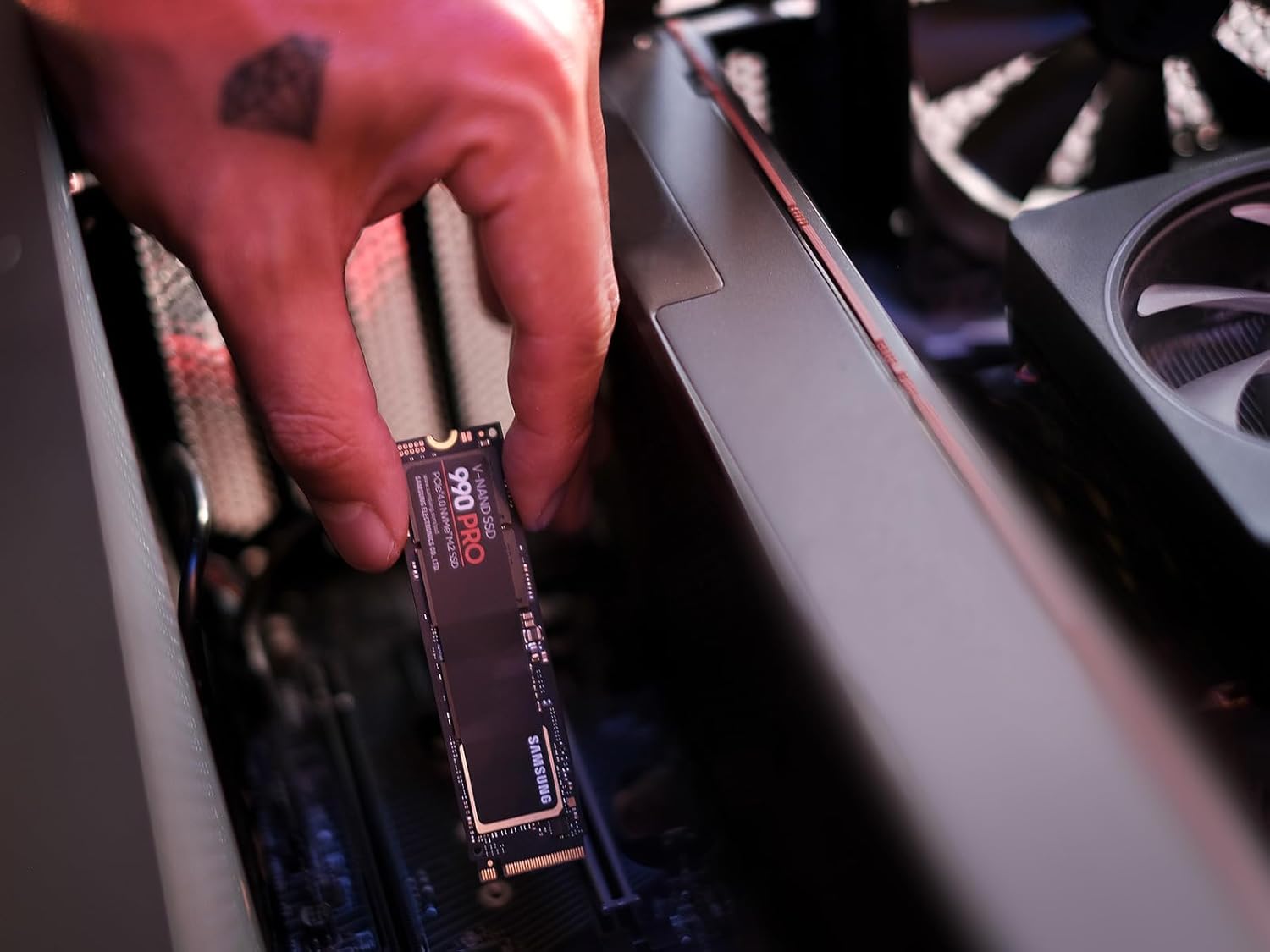 SAMSUNG 990 PRO SSD 2TB PCIe 4.0 M.2 Internal Solid State Drive, Fastest Speed for Gaming