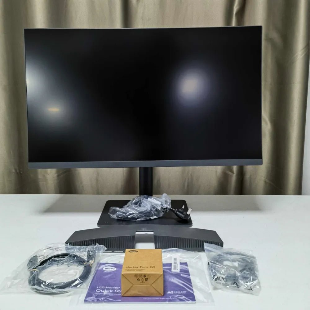 BenQ PD3205U Designer Monitor 31.5 Inch IPS 4K 60Hz 5Ms Black (Open Box) + HP X220 Gaming Mouse (Gift) - AHW Store