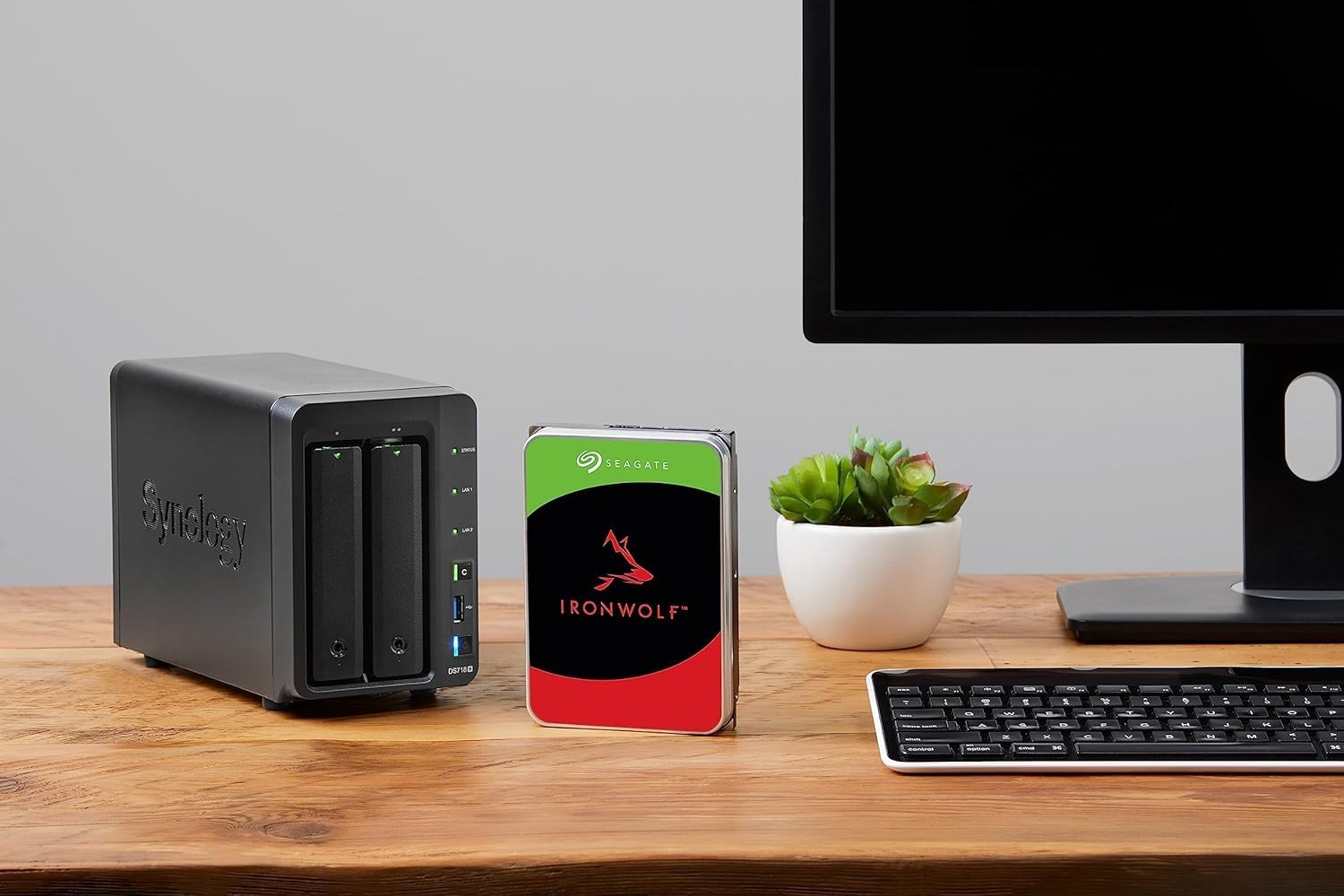 Seagate IronWolf, 10TB, NAS, Internal Hard Drive, CMR, 3.5 Inch, SATA, 6GB/s, 7.200 RPM, 256MB Cache - AHW Store