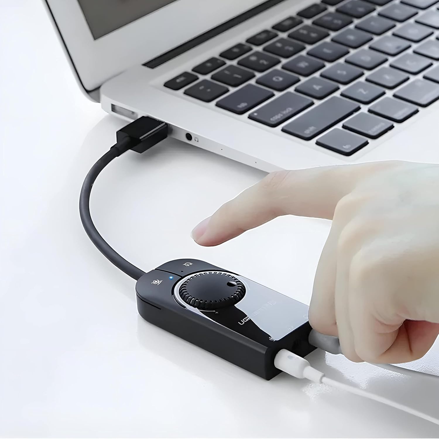UGREEN USB External Stereo Sound Adapter, USB - A To 3.5mm Ear Mic Volume Control Adapter, 15cm - Blac - AHW Store